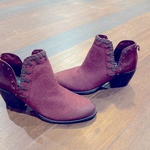 NWOT OTBT maroon heeled booties Sz 8